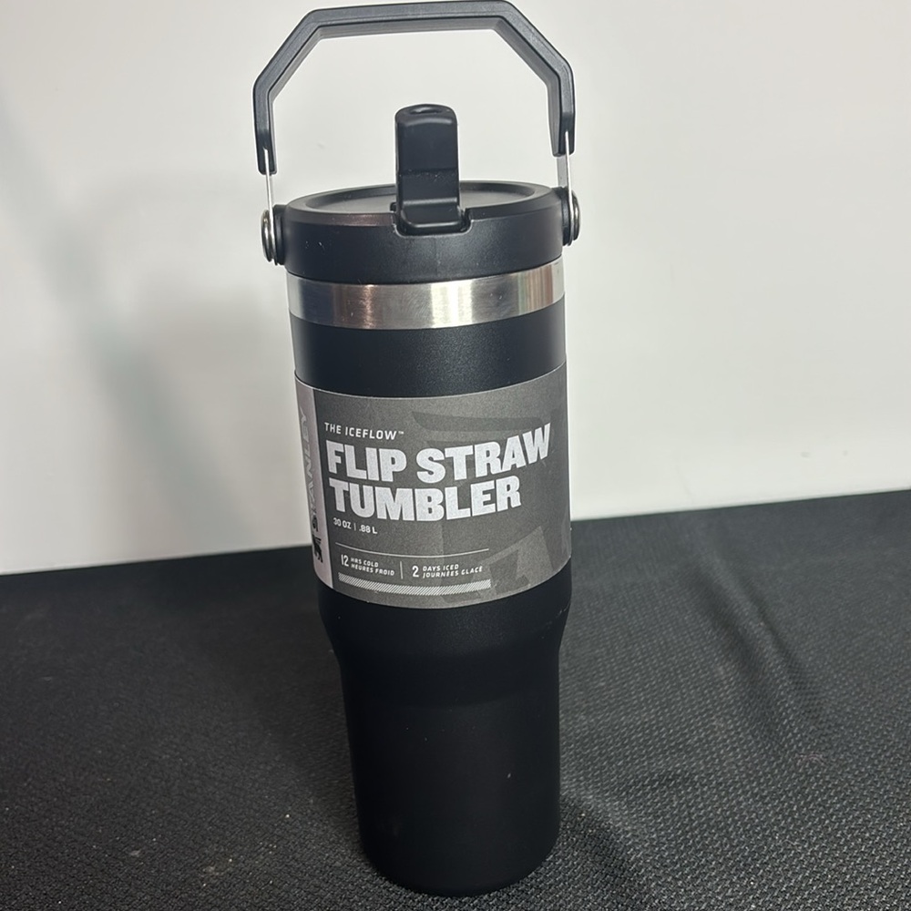Stanley IceFlow Flip Straw Tumbler 30 oz (0.88 L) – New